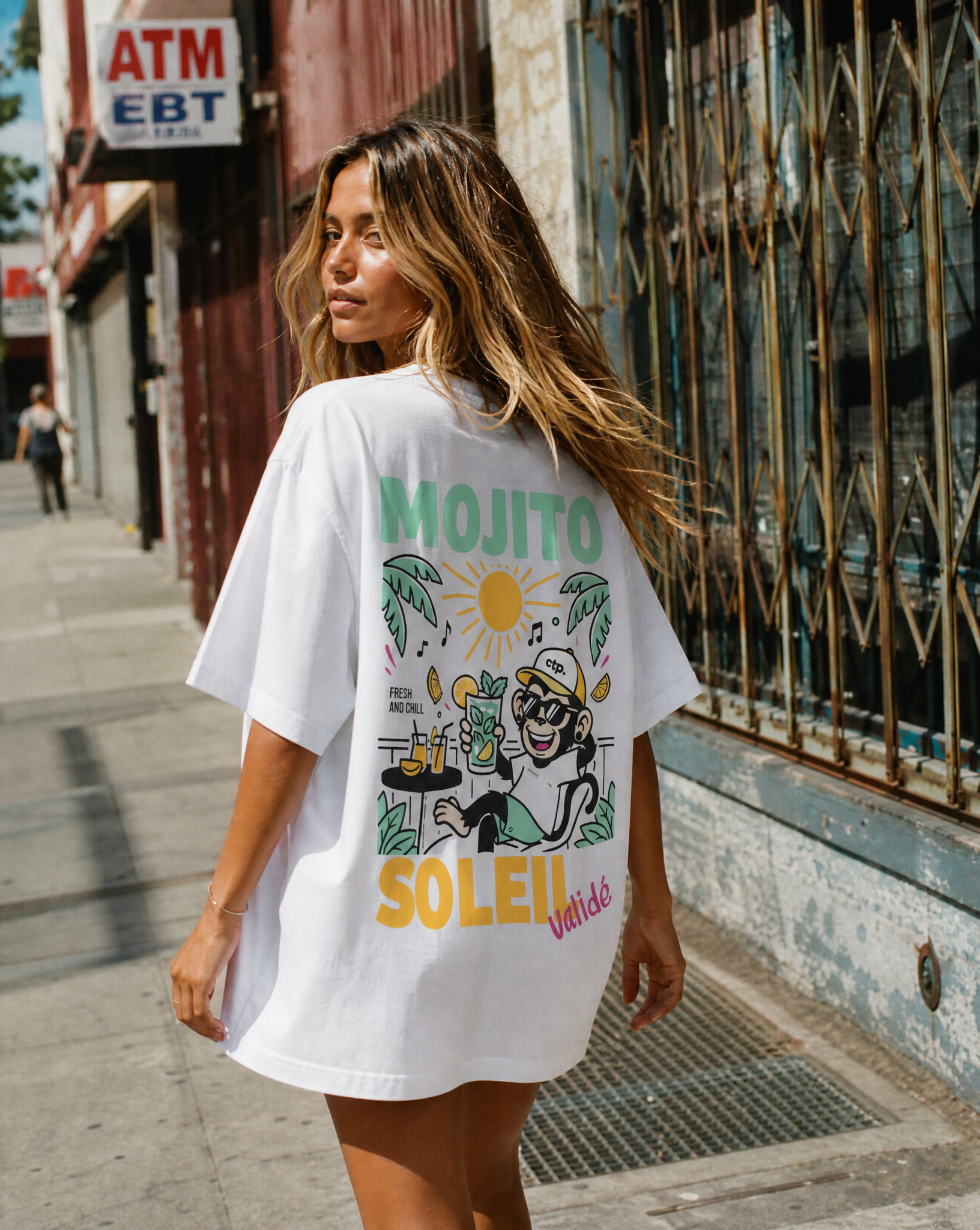 T-shirt oversize Menthe Therapy, photo lifestyle